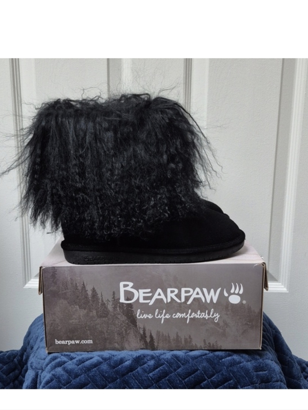 BearPaw Boo Suede Black Curly Lamb Sheepskin Footbed Boots Size 8, New In Box!